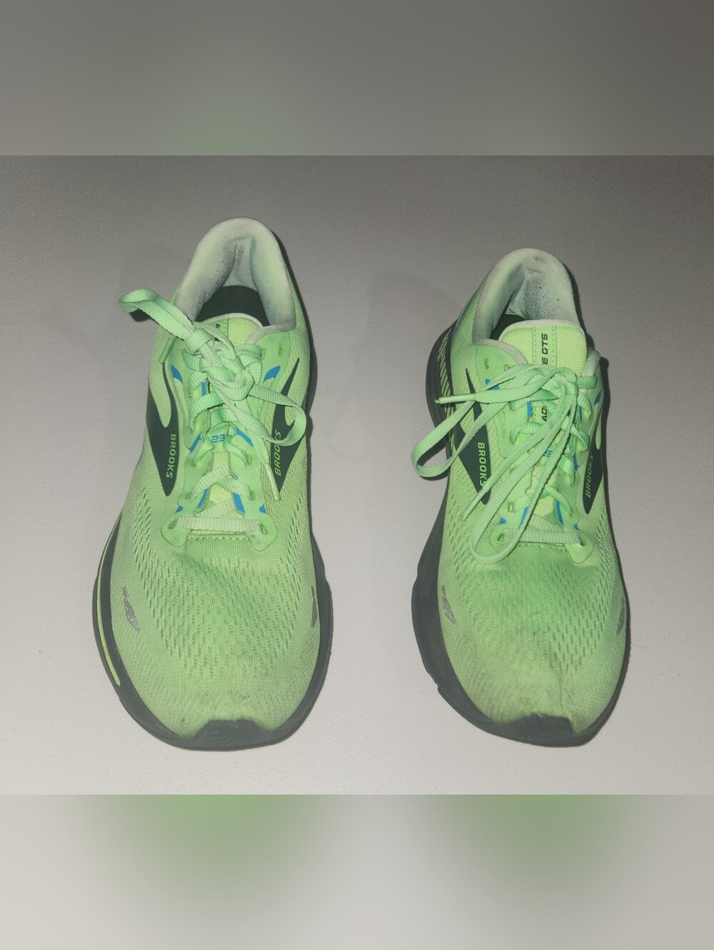 Brooks Adrenaline GTS 23 Men's Neon Green Size 9.5